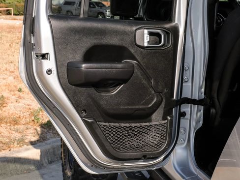 Used 2023 Jeep Gladiator Mojave AWD/4WD image 46