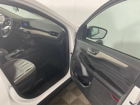Used 2022 Ford Escape SE w/ SE Sport Appearance Package AWD/4WD image 16