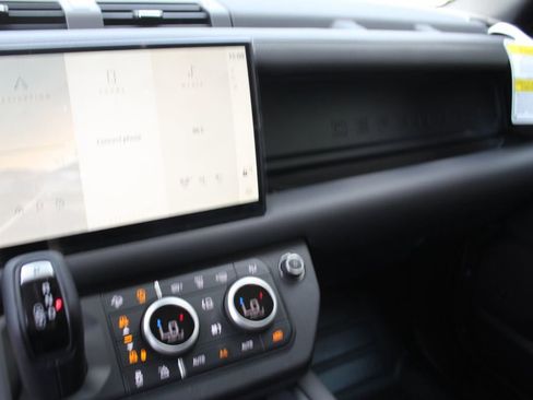 Used 2025 Land Rover Defender 130 S image 12