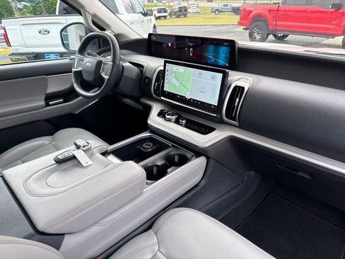 Used 2025 Ford Expedition Max Active AWD/4WD image 17