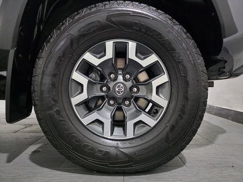 Used 2021 Toyota Tacoma TRD Off-Road AWD/4WD image 25