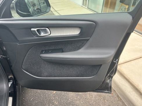 Certified 2025 Volvo XC40 B5 Core AWD/4WD image 14