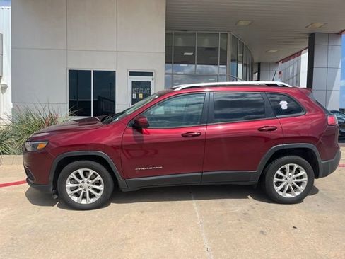 Used 2020 Jeep Cherokee Latitude FWD image 2