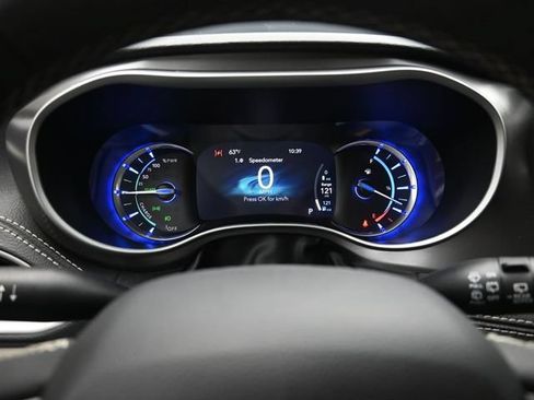 Used 2024 Chrysler Pacifica Limited FWD image 21