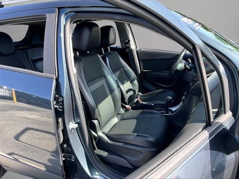 Used 2021 Chevrolet Trax LT w/ Driver Confidence Package FWD image 9