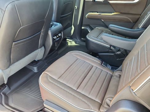 New 2026 GMC Acadia Denali Ultimate w/ LPO, Illumination Package AWD/4WD image 9
