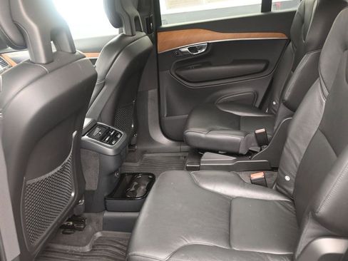 Used 2021 Volvo XC90 T6 Momentum w/ Protection Package Premier image 14