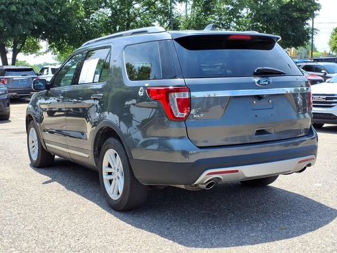 Used 2017 Ford Explorer XLT w/ Equipment Group 202A FWD image 3