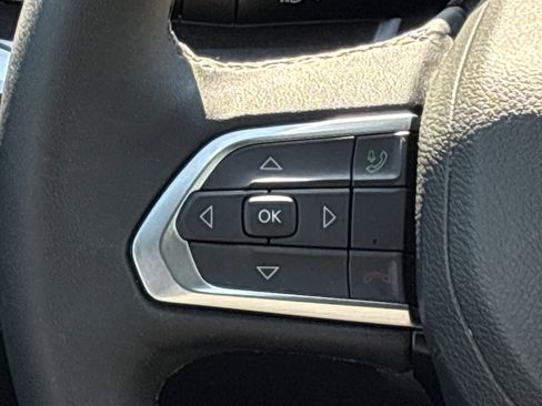 Certified 2025 Jeep Compass Latitude image 21