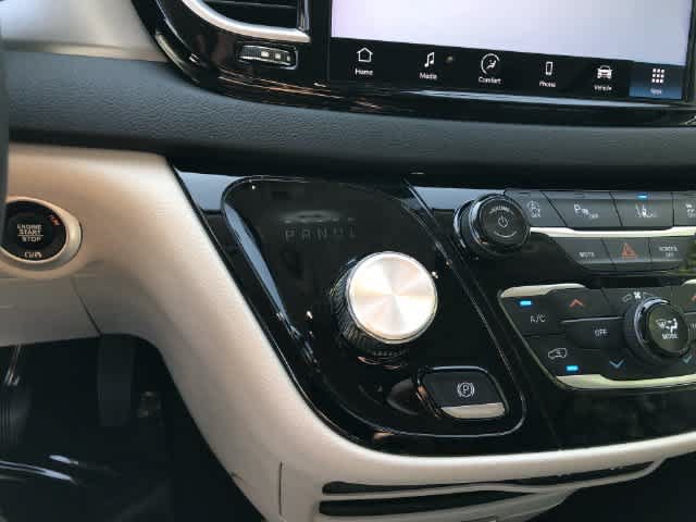 Certified 2024 Chrysler Pacifica Touring-L FWD image 26