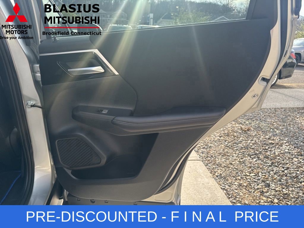 Used 2025 Mitsubishi Outlander ES AWD/4WD image 38