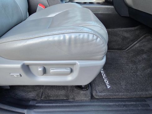 Used 2016 Toyota Sequoia Platinum AWD/4WD image 35