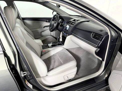 Used 2012 Toyota Camry XLE w/ Leather Pkg FWD image 46