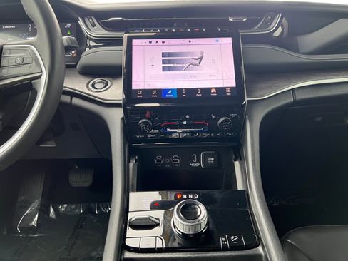 Used 2023 Jeep Grand Cherokee 4WD 4xe image 11