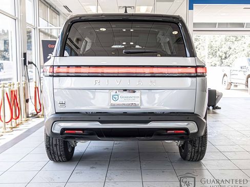 Used 2024 Rivian R1S Adventure image 15