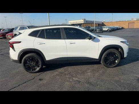 Certified 2024 Chevrolet Trax ACTIV w/ Sunroof Package image 9