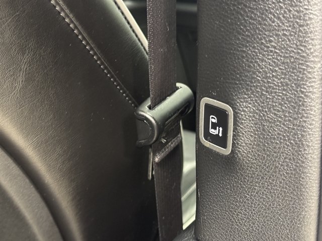 Used 2025 Chrysler Pacifica Limited FWD image 13