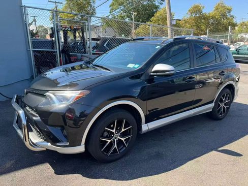 Used 2016 Toyota RAV4 SE image 3
