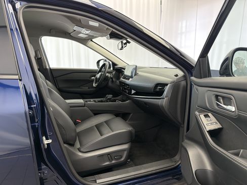 Used 2025 Nissan Rogue SL FWD image 10