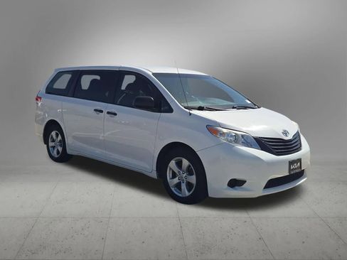 Used 2014 Toyota Sienna L image 8