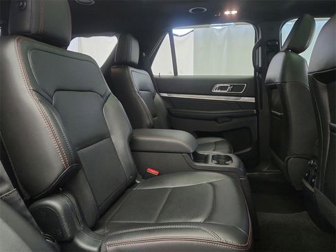 Used 2018 Ford Explorer Sport image 28