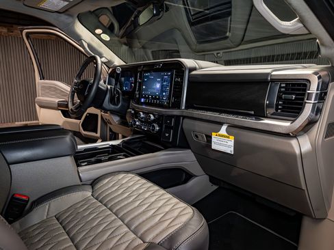 Used 2026 Ford F350 Platinum w/ Platinum Plus Package image 17