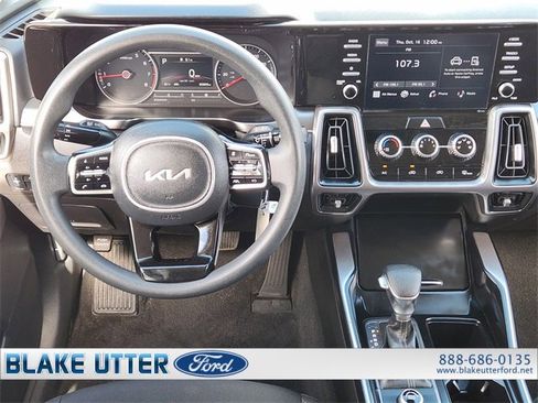 Used 2022 Kia Sorento LX image 25