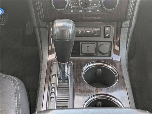 Used 2017 Chevrolet Traverse LT image 12