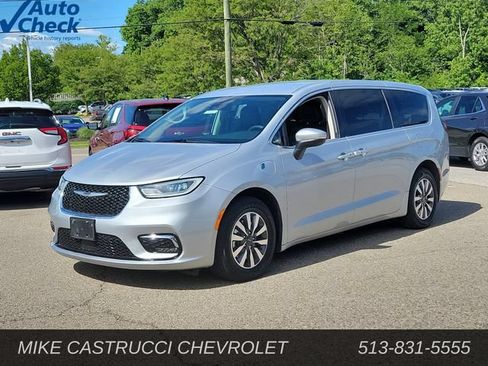 Used 2023 Chrysler Pacifica Touring-L FWD image 1