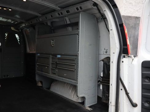 Used 2017 Chevrolet Express 2500 RWD image 6