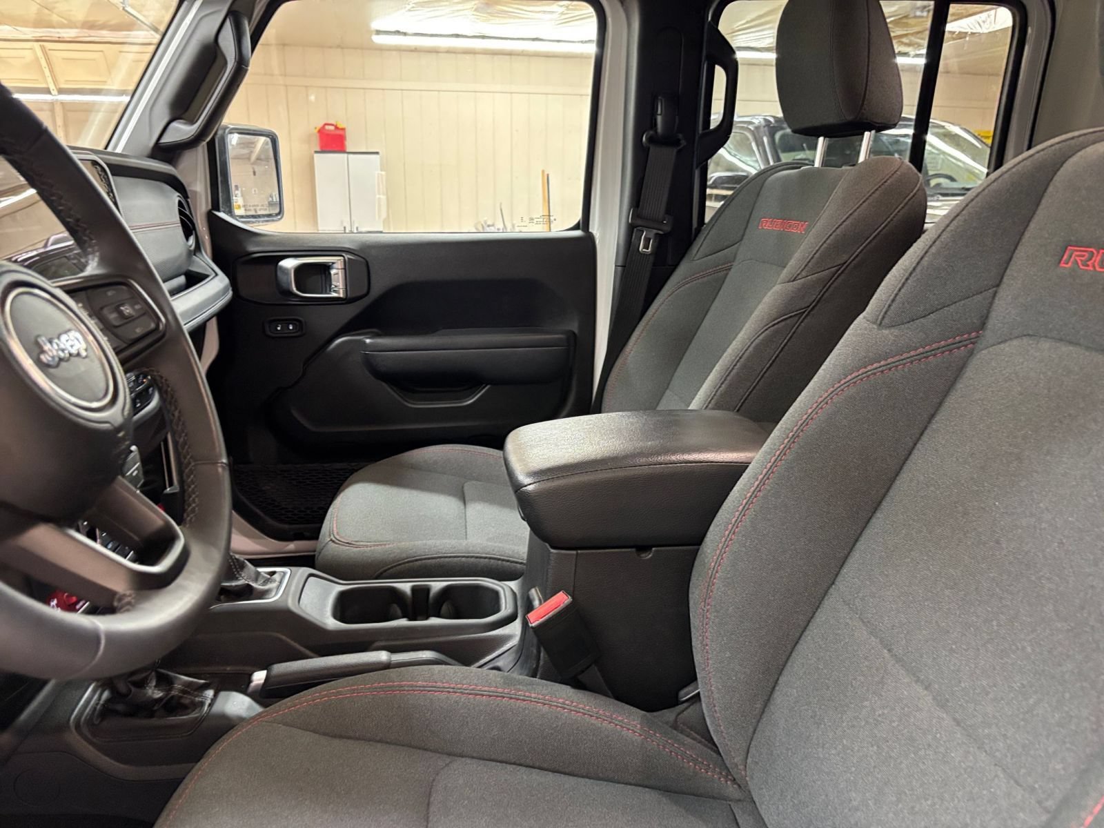 Used 2025 Jeep Wrangler Unlimited Rubicon AWD/4WD image 25