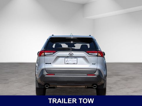 Used 2025 Toyota RAV4 XLE FWD image 5