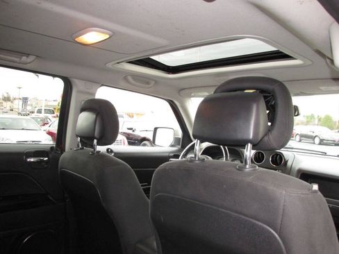 Used 2014 Jeep Patriot Latitude FWD image 26