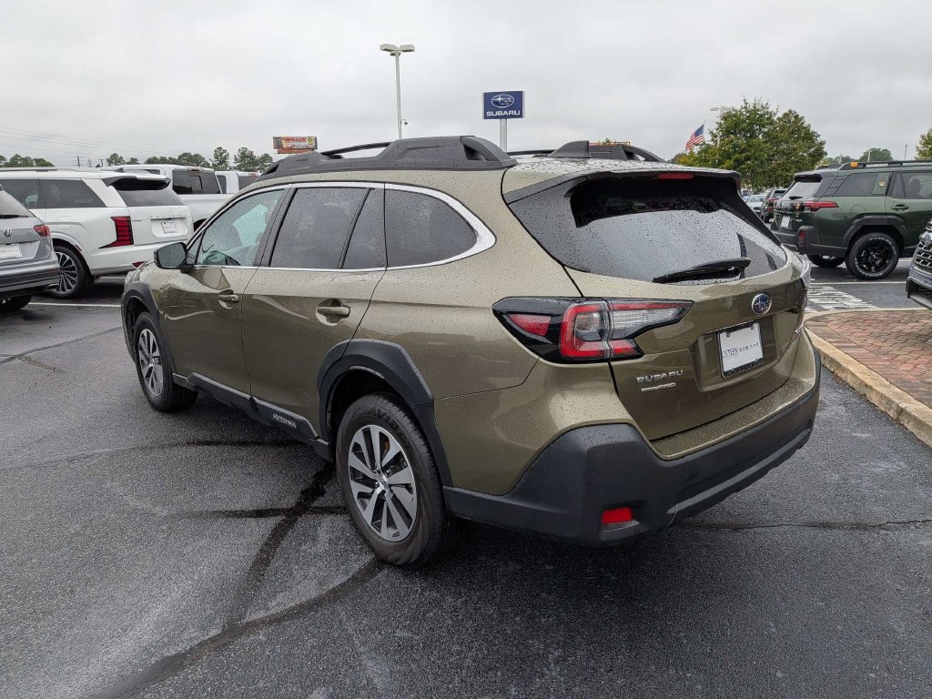 Certified 2025 Subaru Outback Premium AWD/4WD image 7