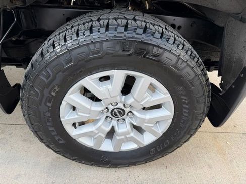 Used 2022 Nissan Frontier SV w/ Technology Package image 11