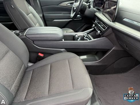 Used 2025 Chevrolet Traverse LT AWD/4WD image 31