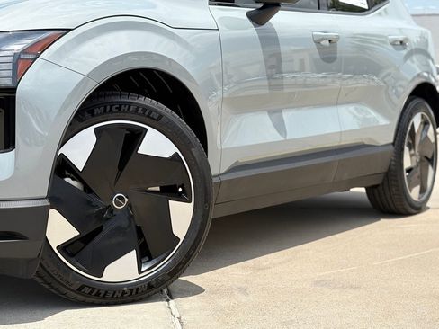 New 2025 Volvo EX30 Plus w/ Protection Package Premier image 5