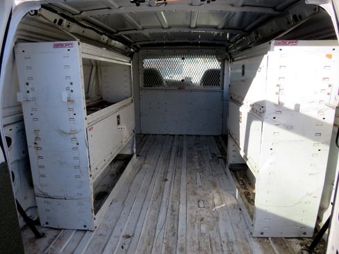 Used 2001 Ford E-150 and Econoline 150 image 36