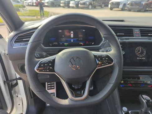 Used 2022 Volkswagen Tiguan SE R-Line FWD image 12