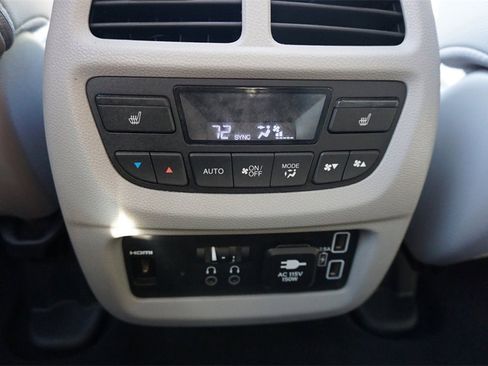 Used 2020 Honda Pilot Touring image 16