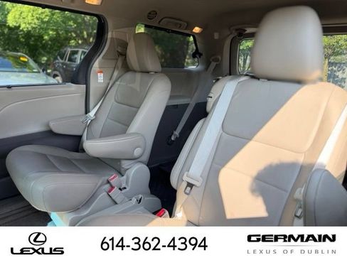 Used 2015 Toyota Sienna XLE FWD image 12