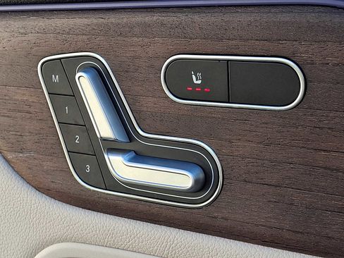 Certified 2023 Mercedes-Benz GLB 250 4MATIC image 23