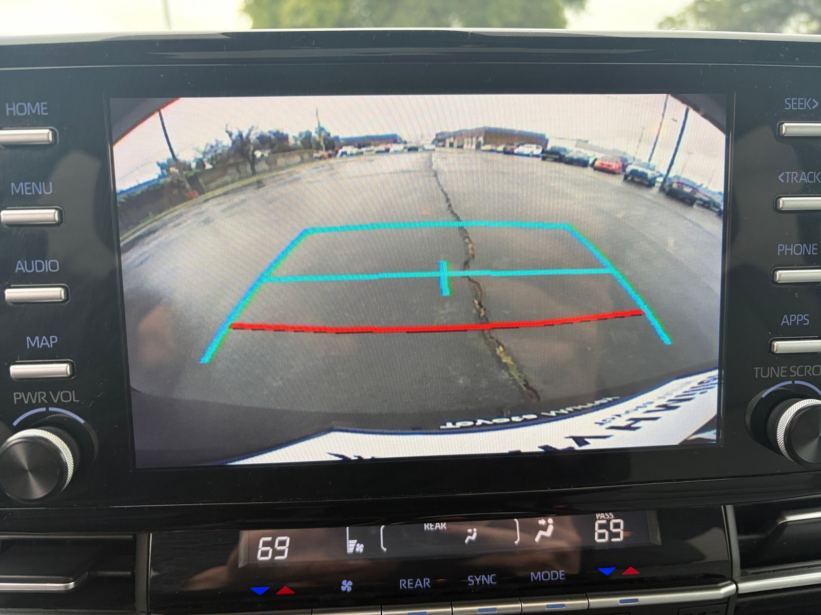 Used 2024 Toyota Sienna XLE FWD image 19