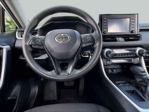 Used 2019 Toyota RAV4 LE FWD image 6