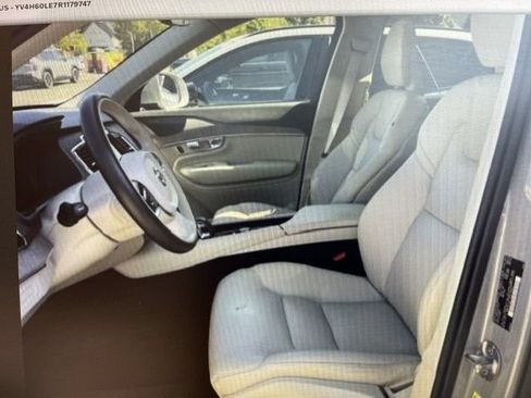 Used 2024 Volvo XC90 T8 Plus w/ Protection Package Premier AWD/4WD image 4
