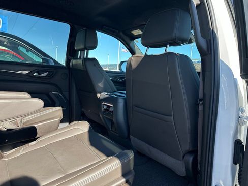 Used 2024 GMC Yukon XL Denali AWD/4WD image 44