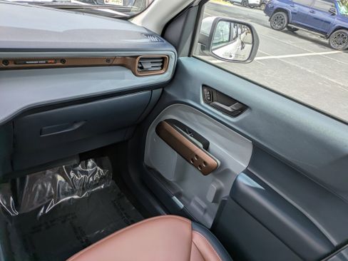 Used 2023 Ford Maverick Lariat FWD image 15