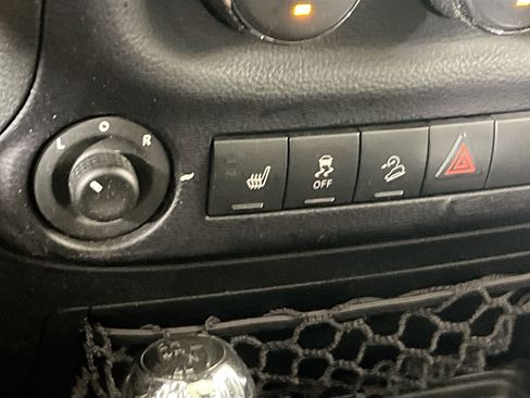 Used 2015 Jeep Wrangler Unlimited Sahara w/ Dual Top Group AWD/4WD image 17