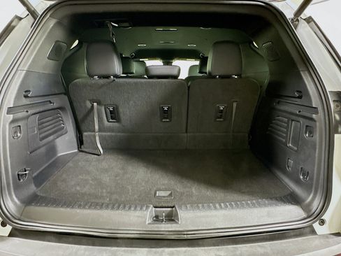 Used 2025 Chevrolet Traverse LT FWD image 30