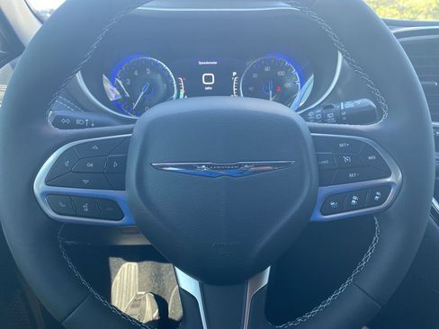 New 2026 Chrysler Pacifica Select image 16